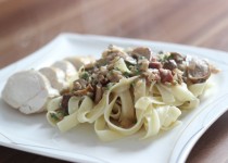 Hähnchenbrust an Steinpilztagliatelle